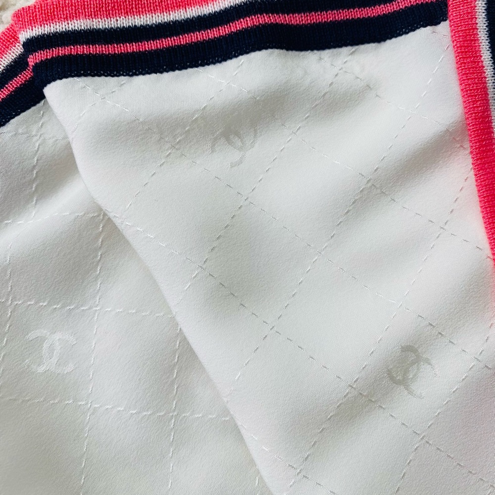 CHANEL white monogram scarf with neon pink & navy trim - Picture 4 of 5
